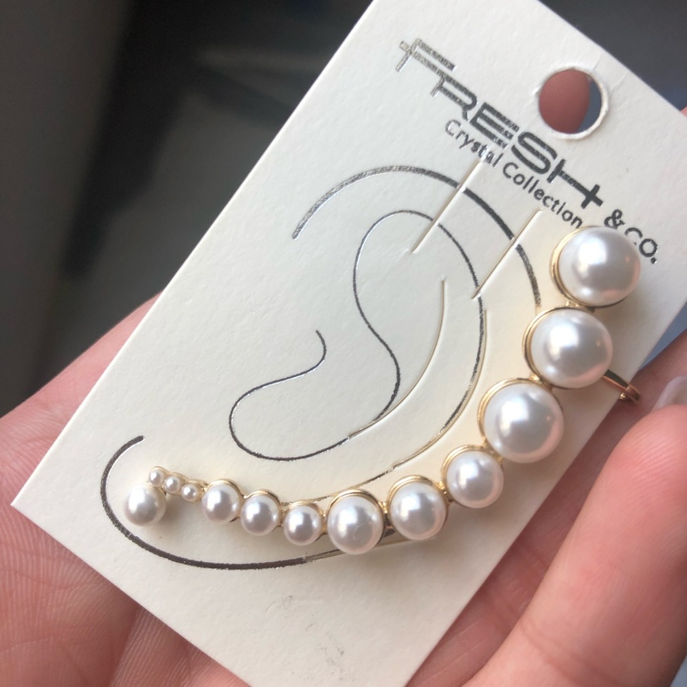 Pearl one ear stud and cuff